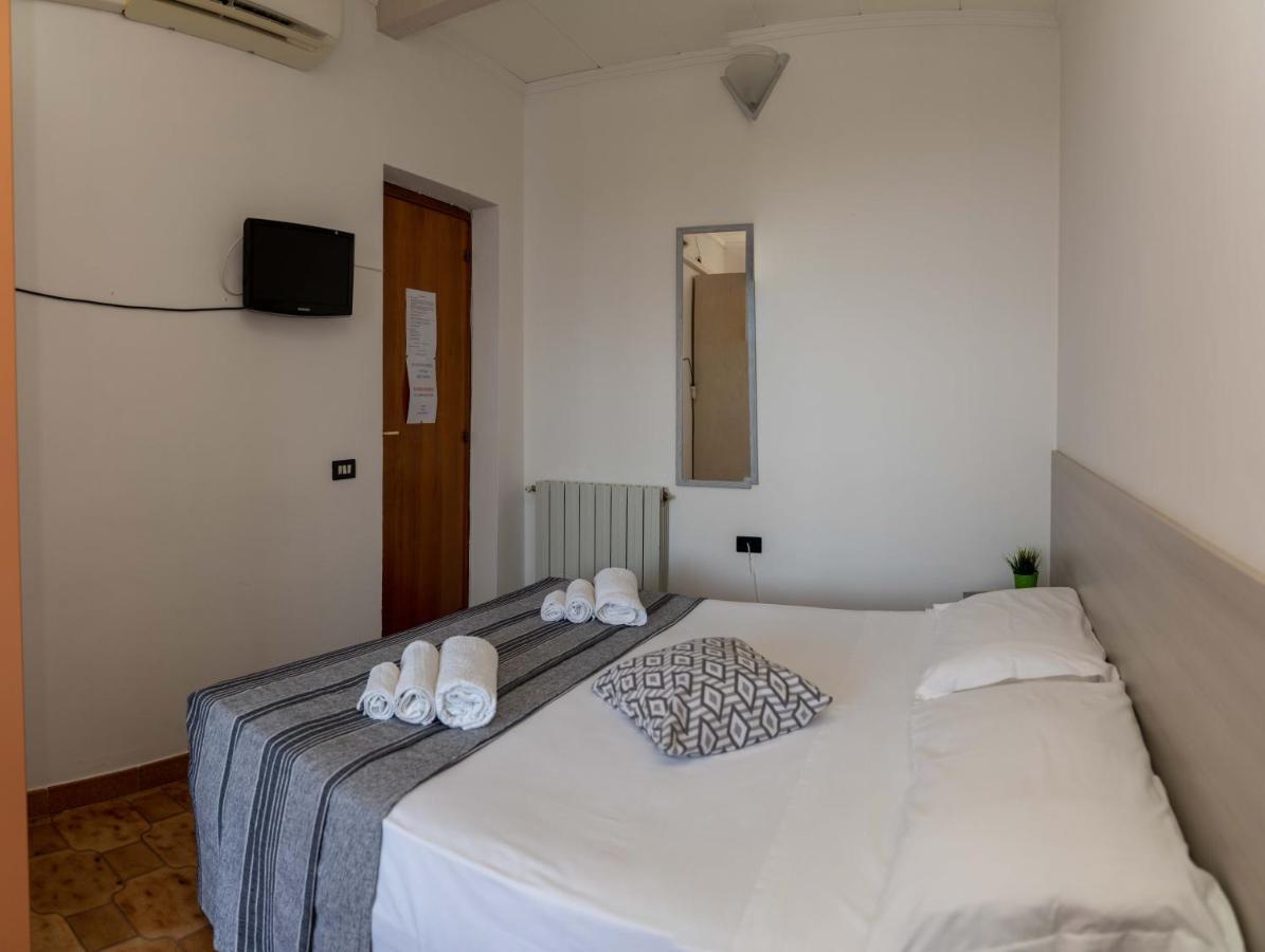גריסוליאה Queen'S Bed & Breakfast מראה חיצוני תמונה