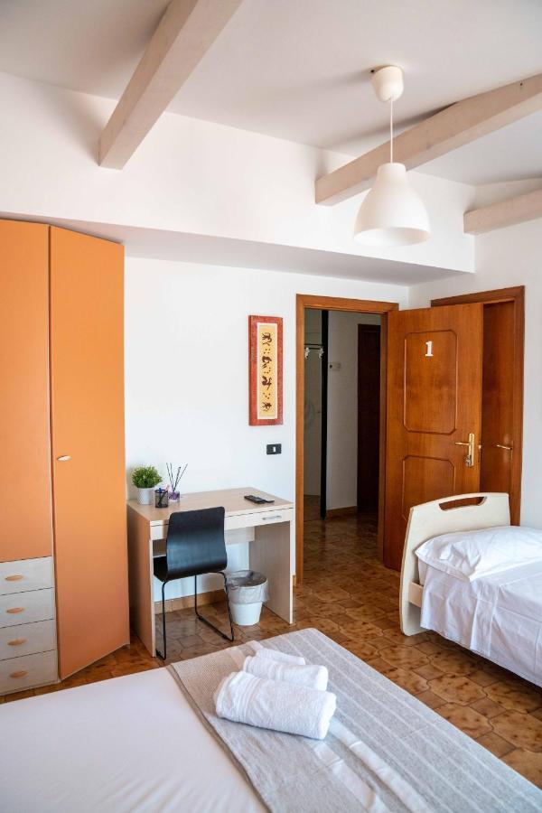 גריסוליאה Queen'S Bed & Breakfast מראה חיצוני תמונה