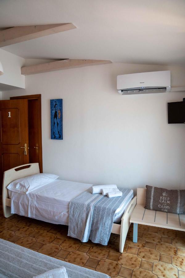 גריסוליאה Queen'S Bed & Breakfast מראה חיצוני תמונה