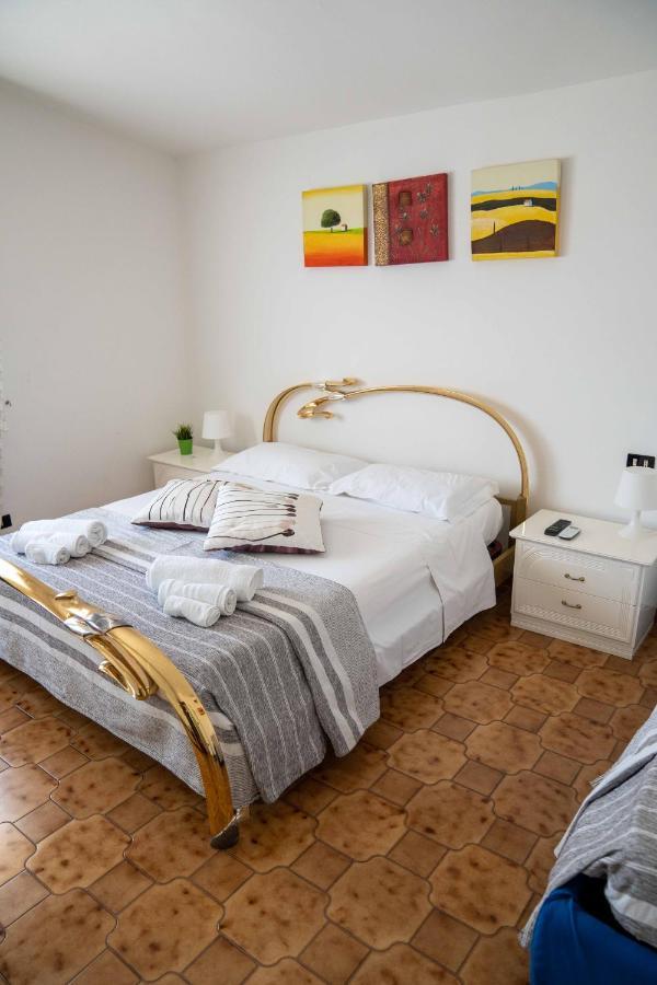 גריסוליאה Queen'S Bed & Breakfast מראה חיצוני תמונה